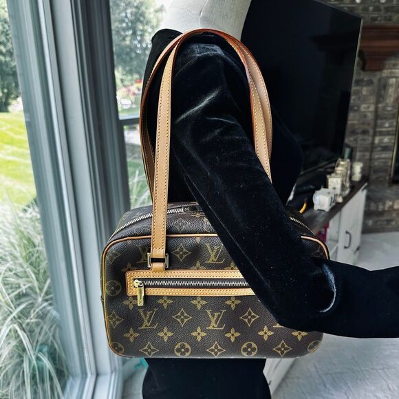 Brand New Louis Vuitton Cite MM - Picture 16 of 16